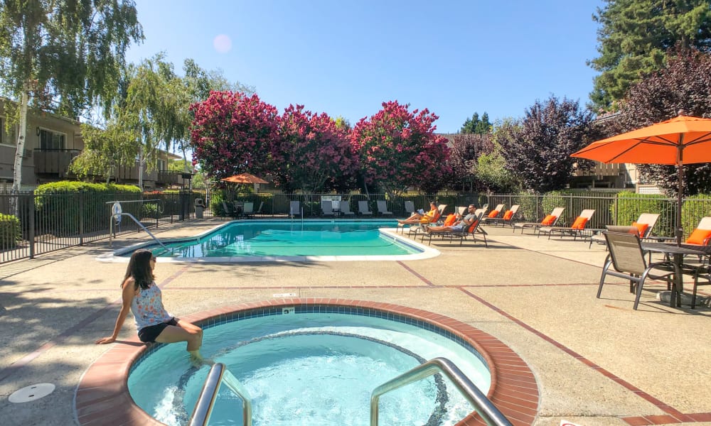The Shadows Apartments Outdoor Spa